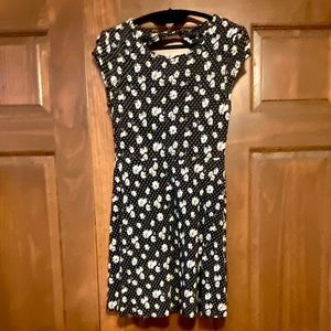 💖 Adorable Open Back Daisy Dress 💖